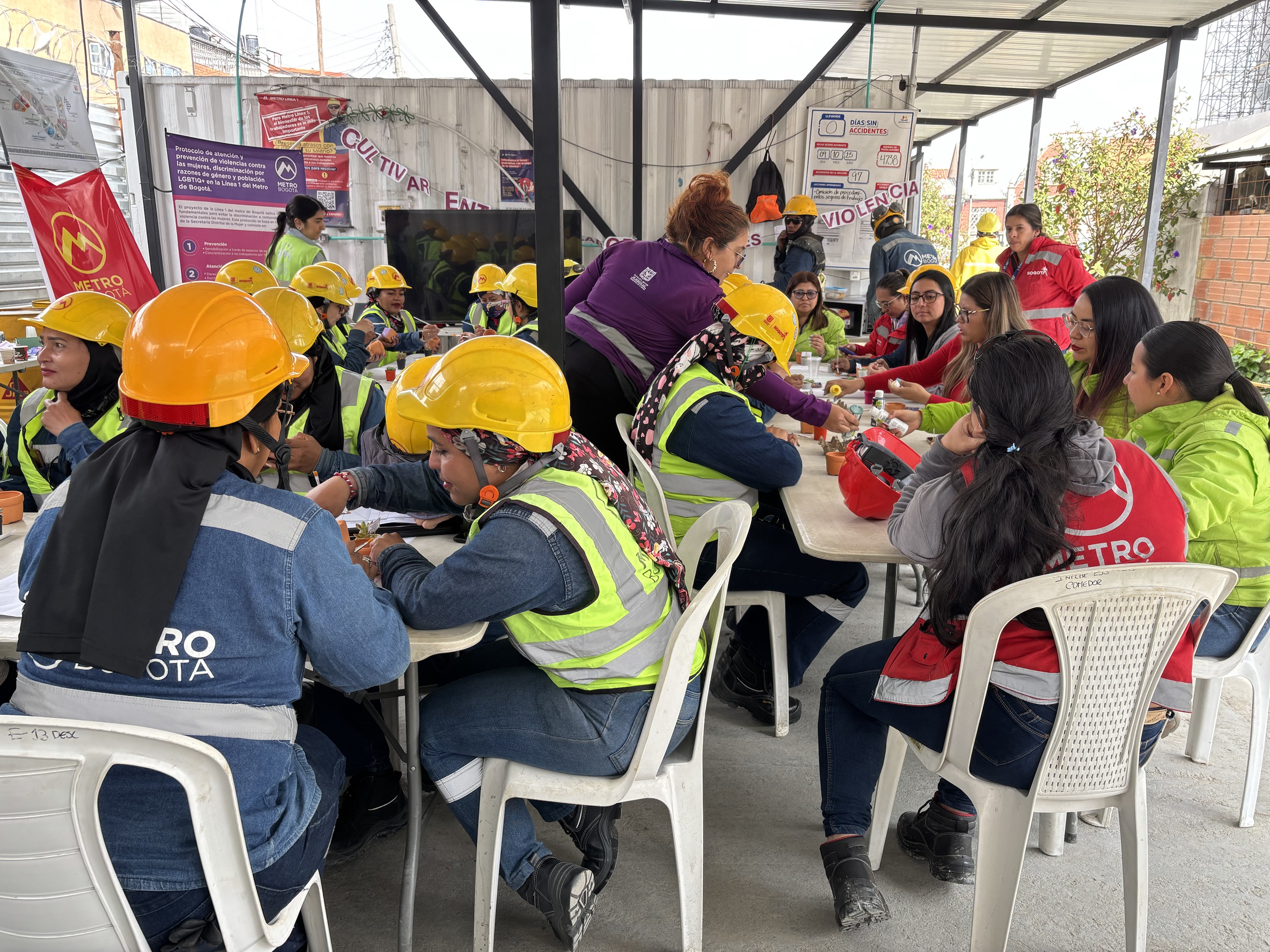 Lo que pasa en nuestro Metro de Bogotá mujeres, cuidado y cultura 