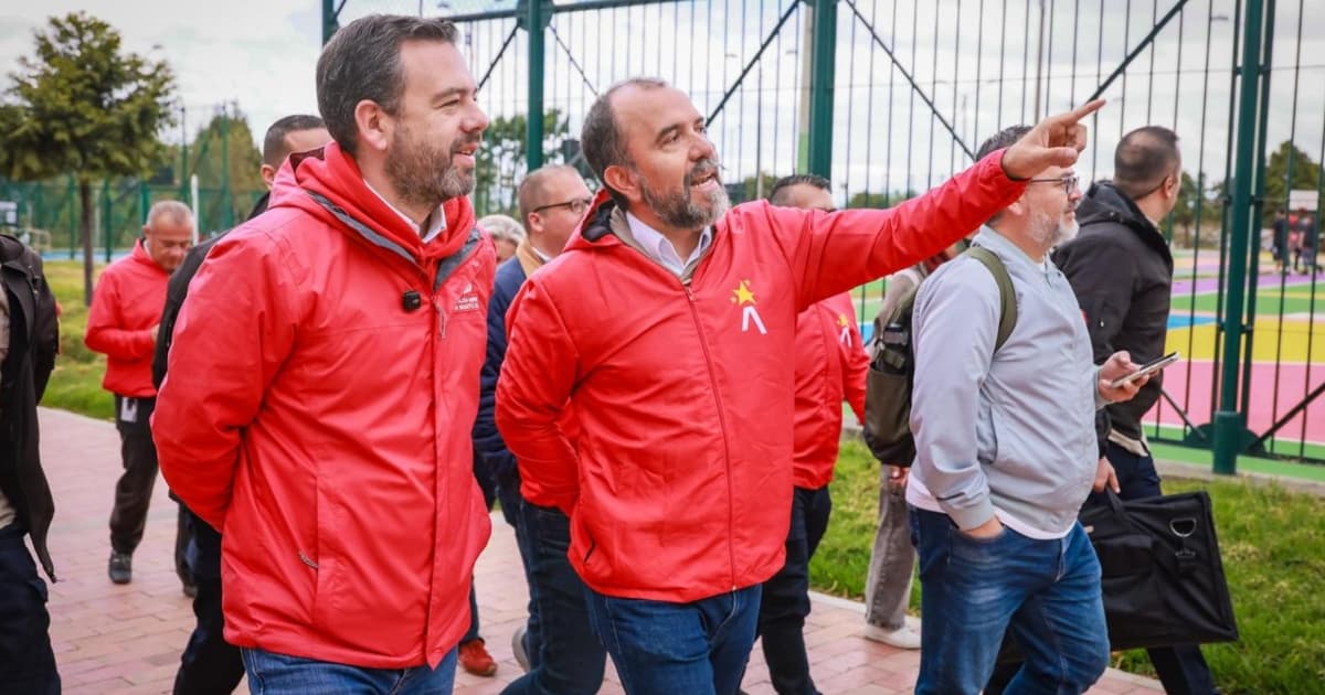 El alcalde Carlos Fernando Galán en recorrido, junto al director del IDRD, Daniel García Cañón, en el Parque San Cristóbal.