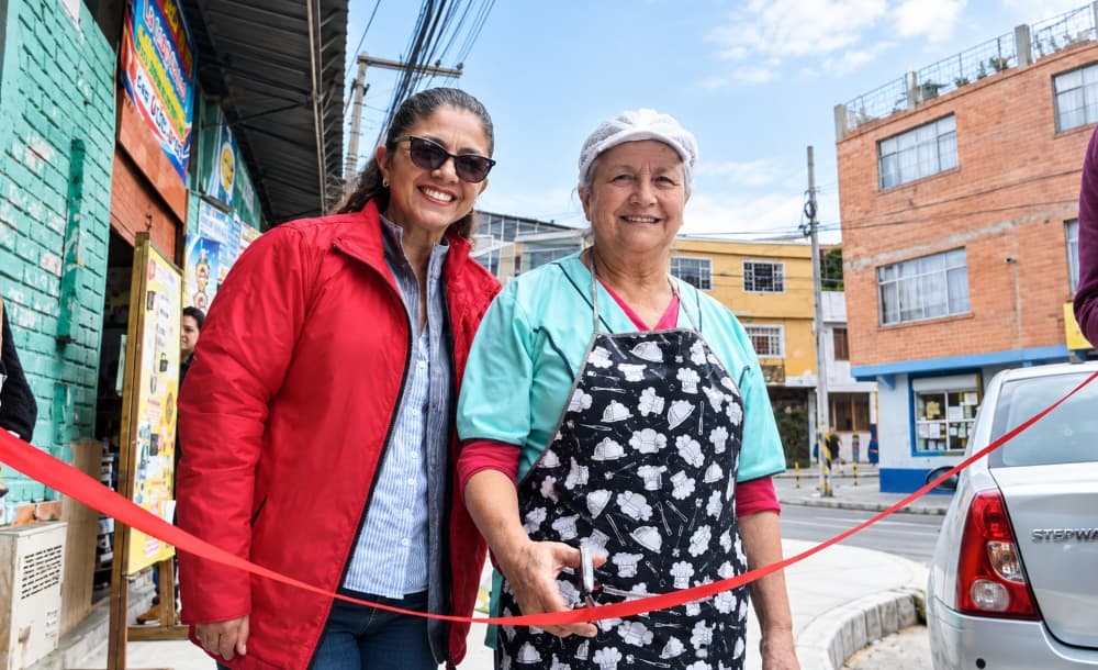Bogotá renueva espacio público y andén Plaza de Mercado San Carlos