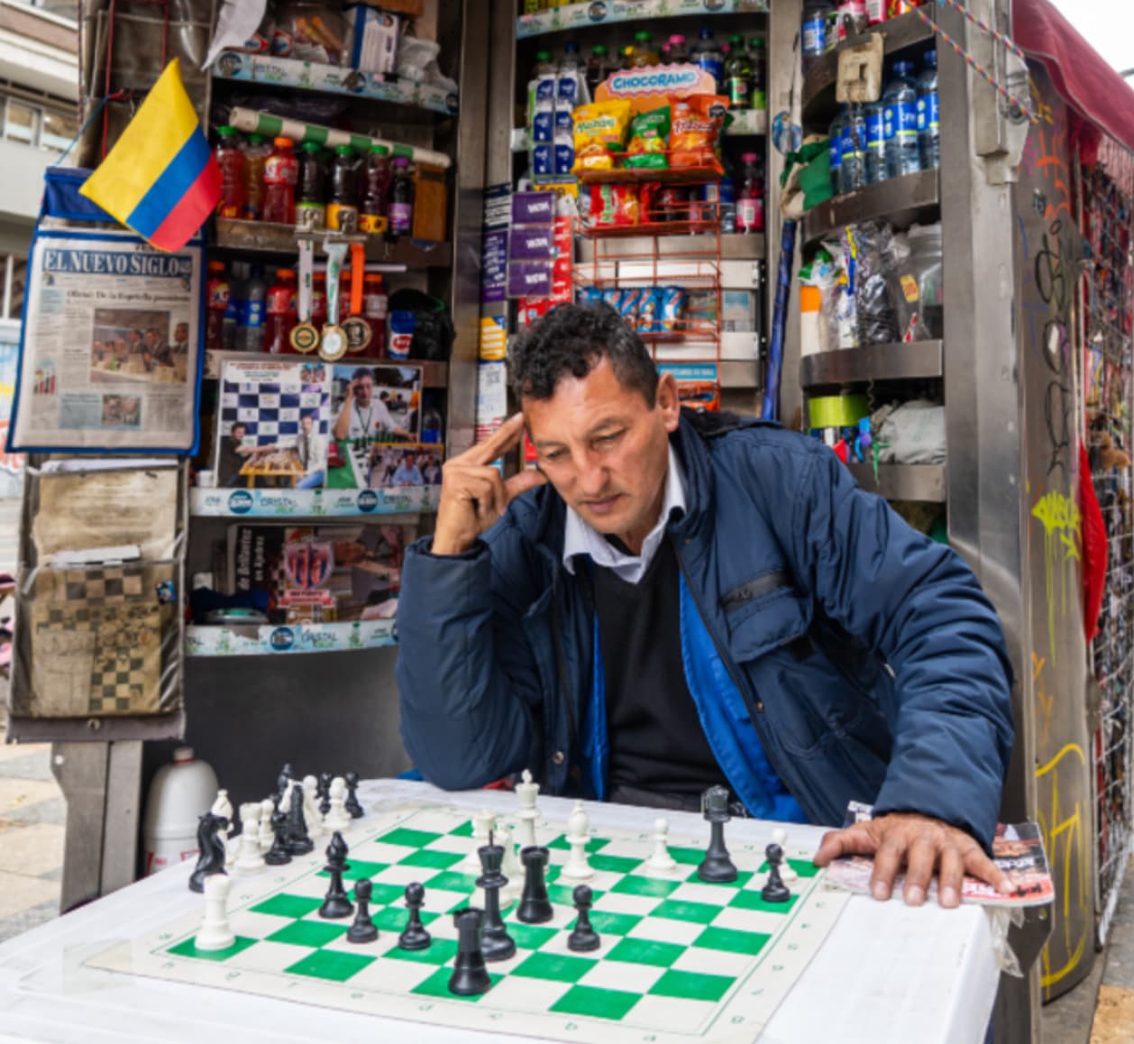 Conoce a Adolfo Páez beneficiario de los quioscos del IPES en el centro de Bogotá foto 2