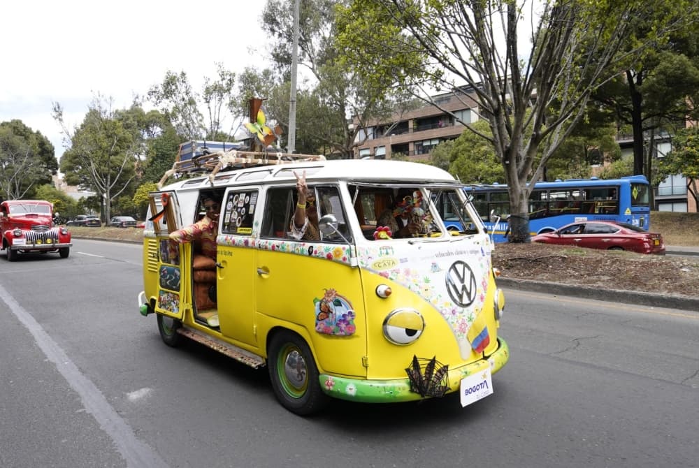 Desfile autos clásicos y antiguos en Bogotá sábado 22 de agosto de 2026 foto 1