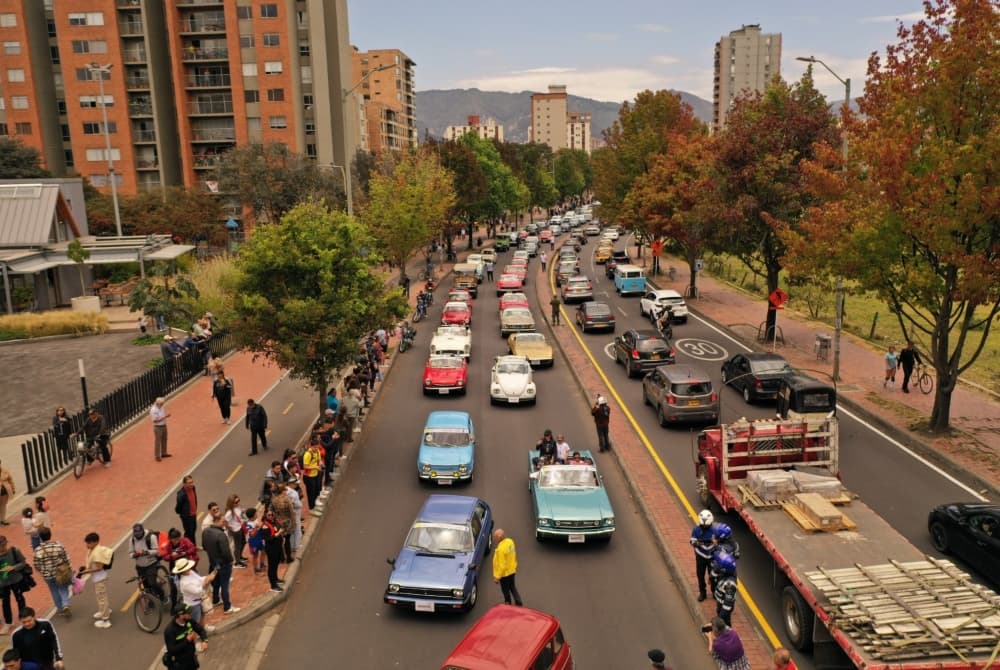 Desfile autos clásicos y antiguos en Bogotá sábado 22 de agosto de 2026 foto 2