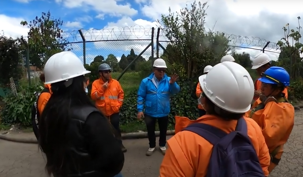 Foto de Hernán Pulido con parte de sus compañeros de trabajo