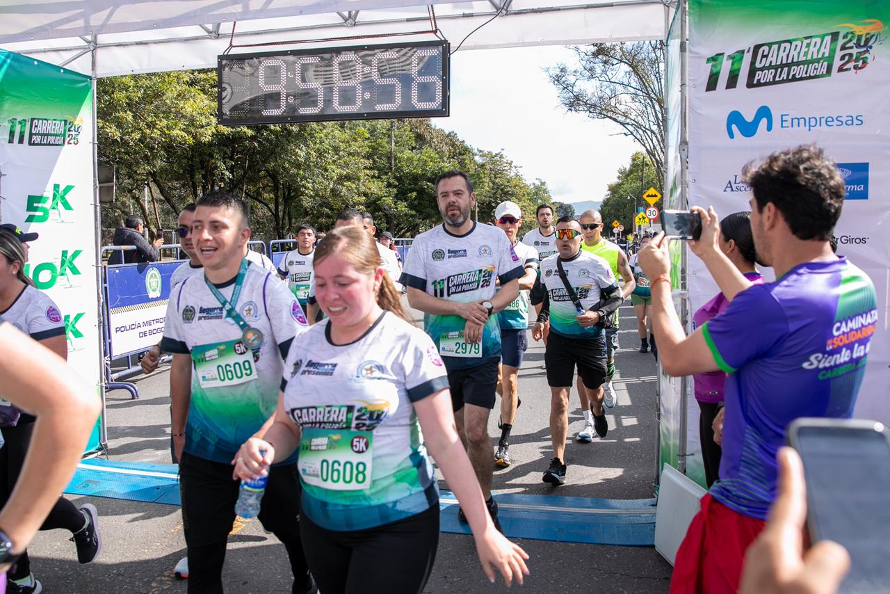 Imagen del alcalde llegando a la meta
