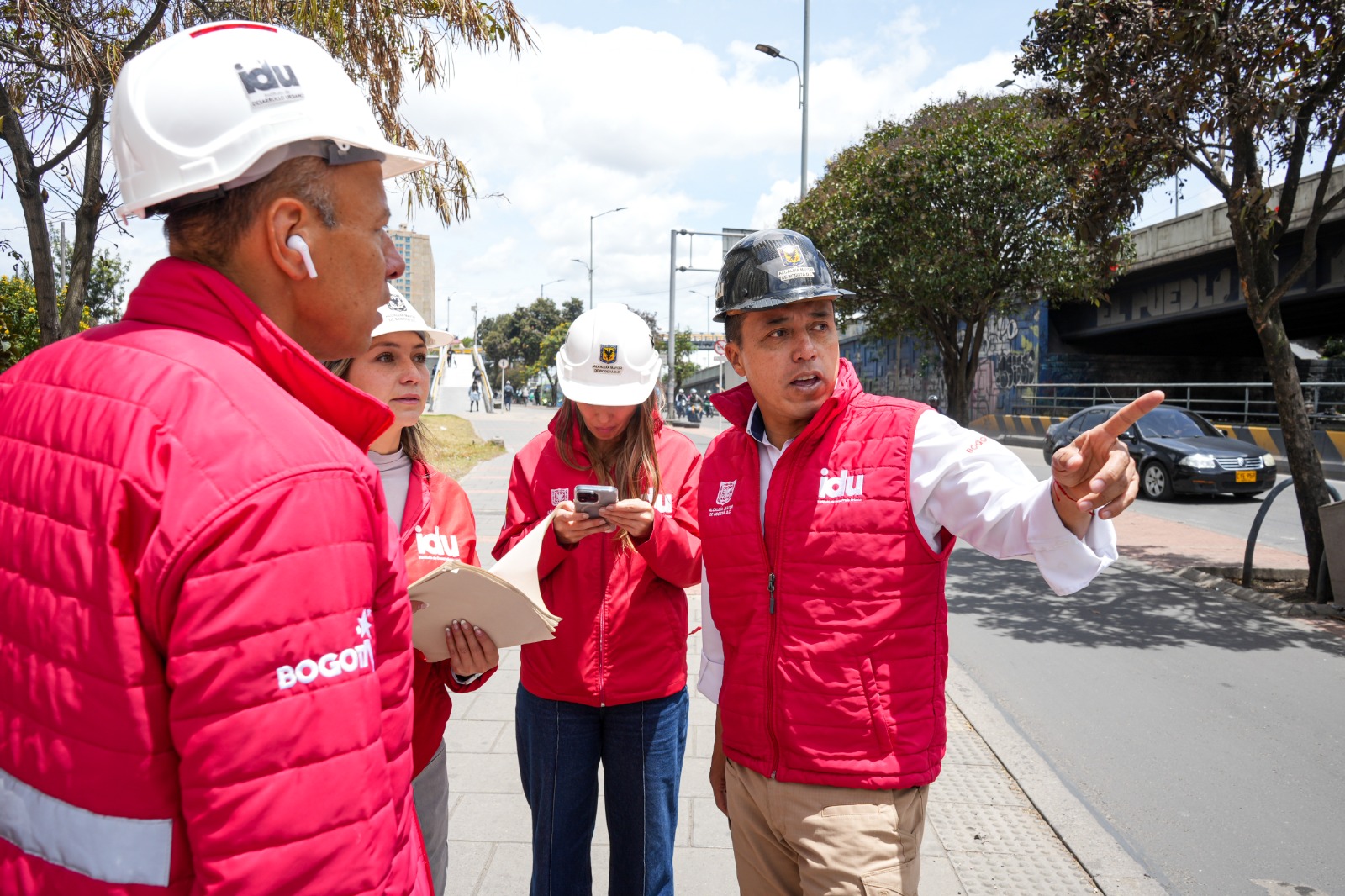 Verificación estado puentes en Bogotá tras sismo del 10 de agosto