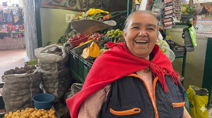 Planes Bogotá celebración 100 años Plaza Mercado Las Cruces 17 octubre 2025 - foto Gloria Barrera