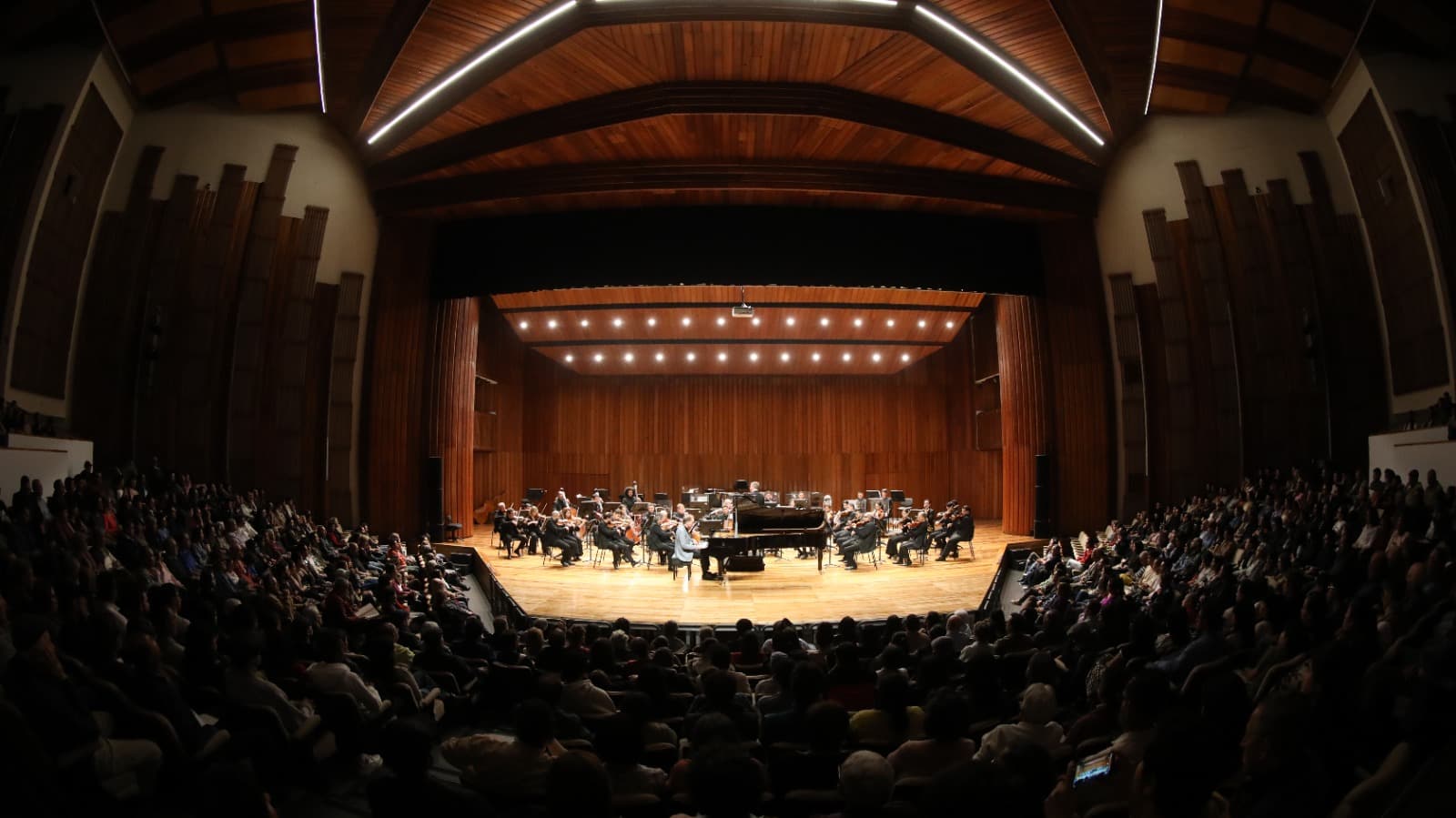Alon Goldstein (piano) con la Filarmónica de Bogotá, en el León de Greiff UNAL. Crédito: Kike Barona