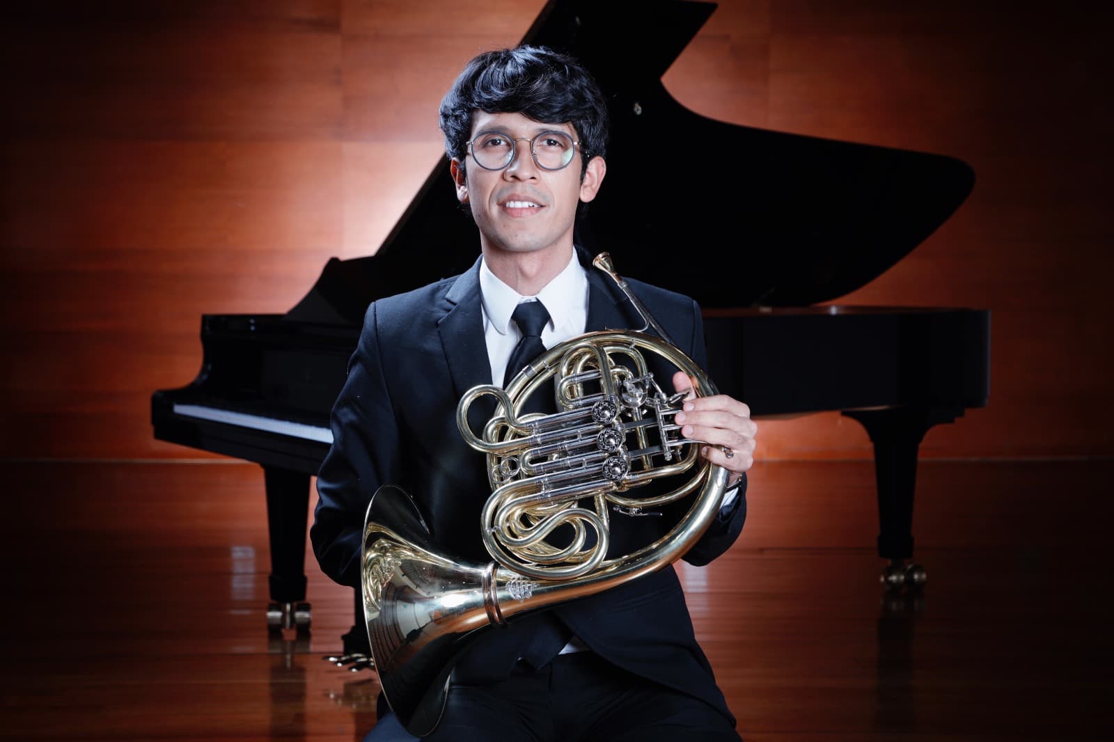 Jhon Kevin López (corno - tuba wagneriana). Crédito: Kike Barona