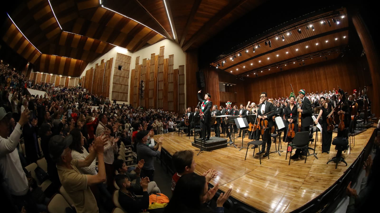 Filarmónica de Bogotá y Coros Filarmónicos en el León de Greiff UNAL. / Crédito: Kike Barona