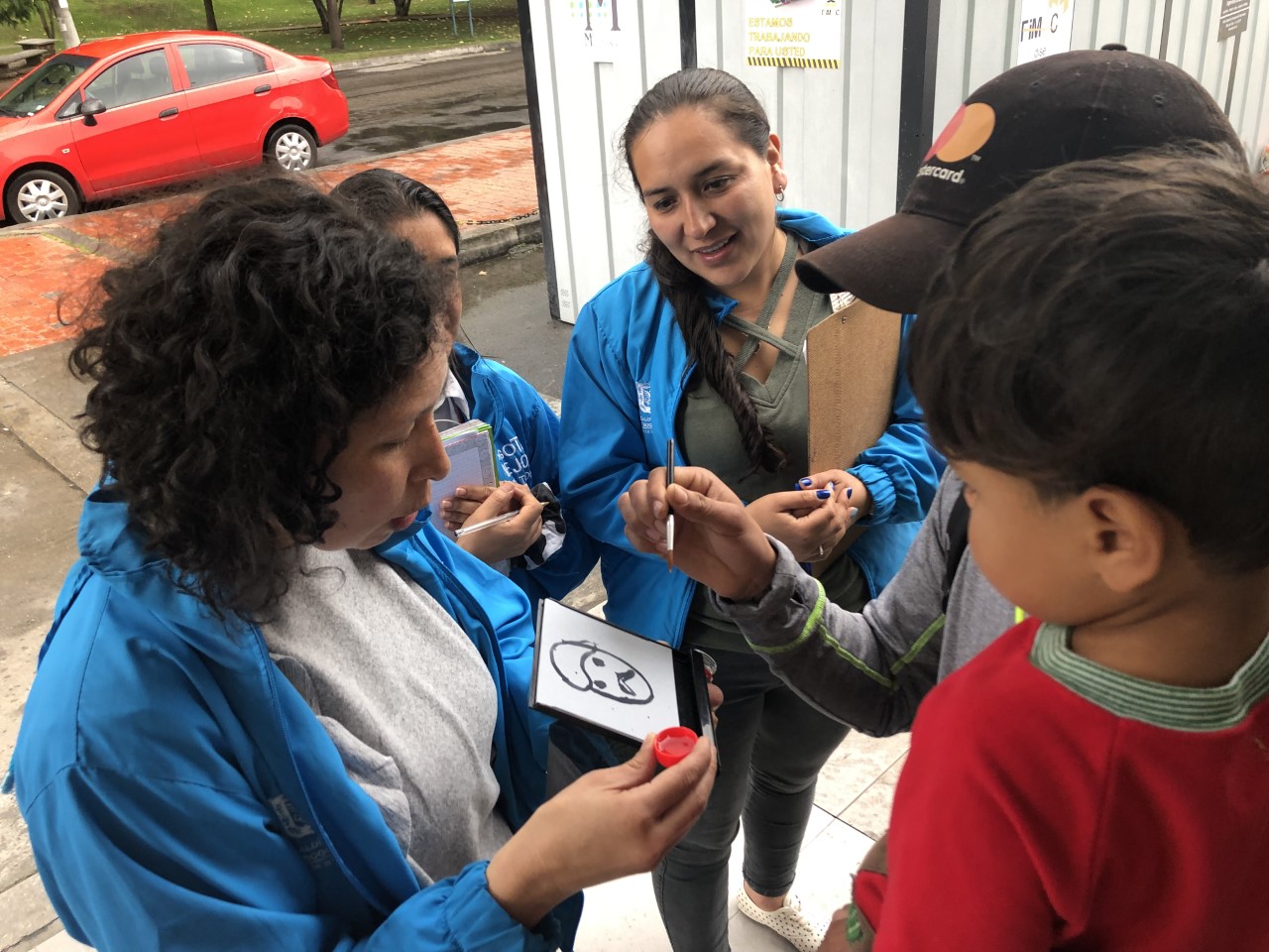 actividad con niño en la calle 