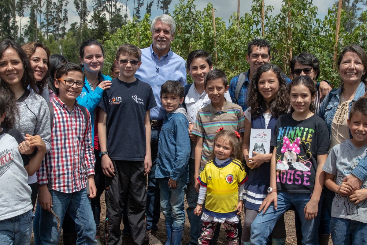 Una decena de niños del Club de Ciencia del Jardín Botánico acompañó a Peñalosa