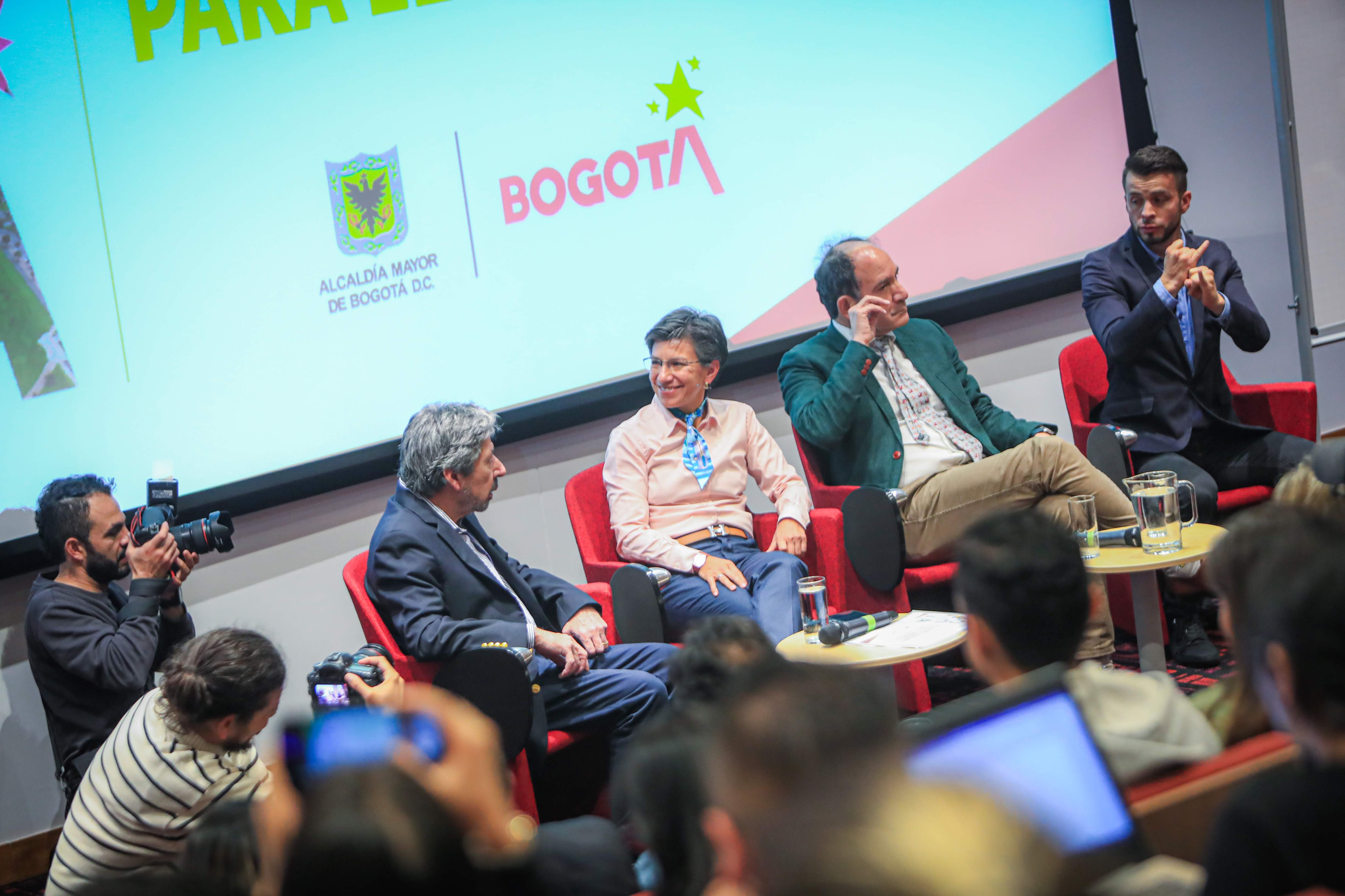 Alcaldesa de Bogotá y directivos de la Universidad Externado de Colombia