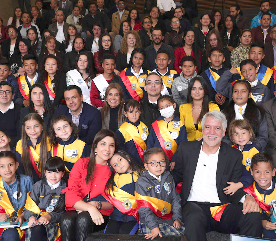 Alcalde ENrique Peñalosa con alcaldes de todos los salones
