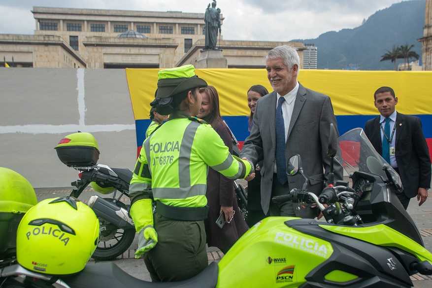 Primer grupo de auxiliares bachilleres mujeres llegan a Bogotá - Foto: Comunicaciones Alcaldía Bogotá / Andrés Sandoval