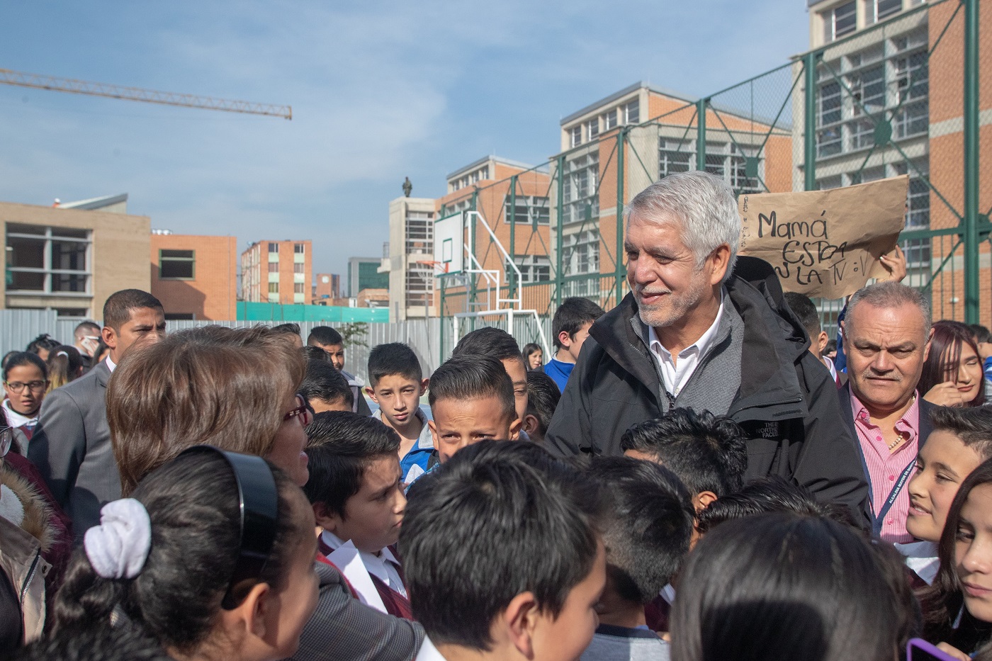 Alcalde Peñalosa da bienvenida a clases en colegios públicos - Foto: Comunicaciones Alcaldía / Andrés Sandoval 