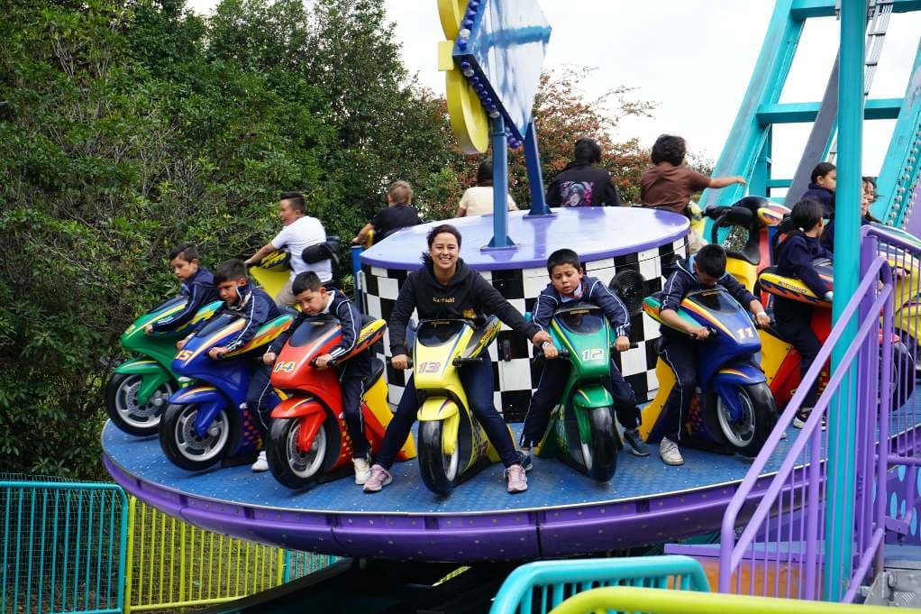 Bogotá cumplió sueño a estudiantes de conocer parque de diversiones