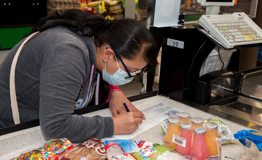 Entrega bonos de alimentación escolar en Bogotá - Fotos: Comunicaciones Secretaría de Educación
