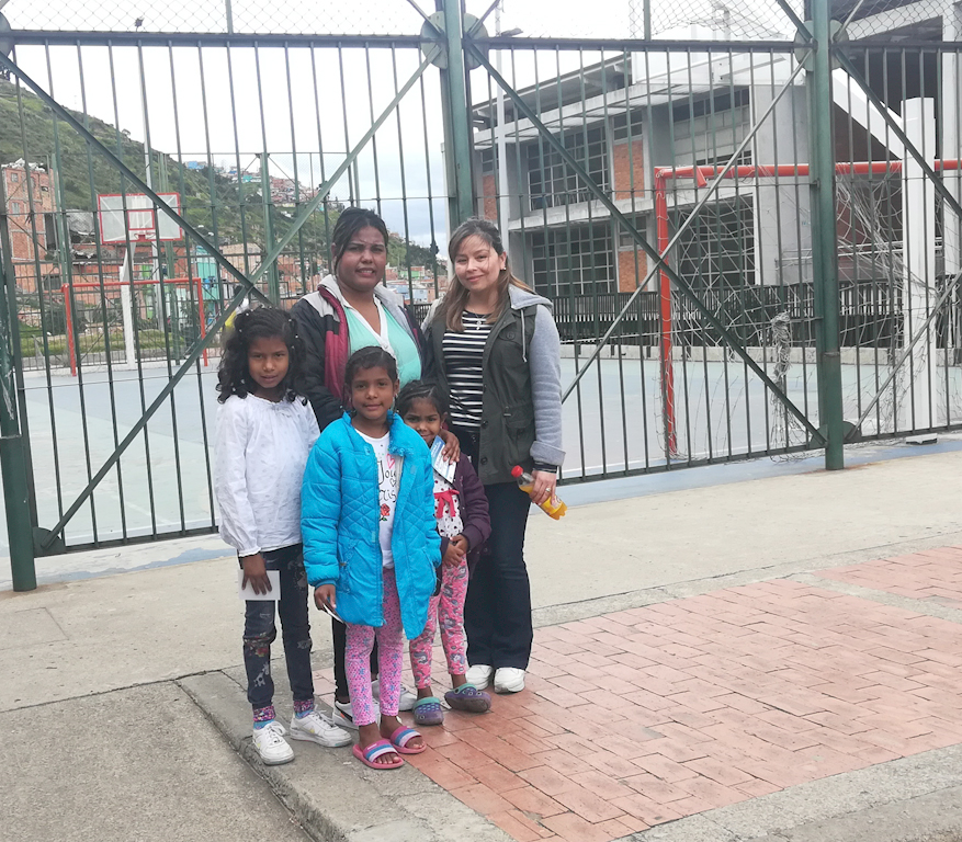 Cleidy Arteaga es venezolana y agradece la ayuda del Distrito para ella y sus hijas - Foto: Alcaldía de Bogotá.