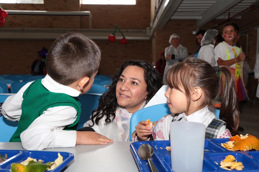 156 comedores escolares funcionando en Bogotá 