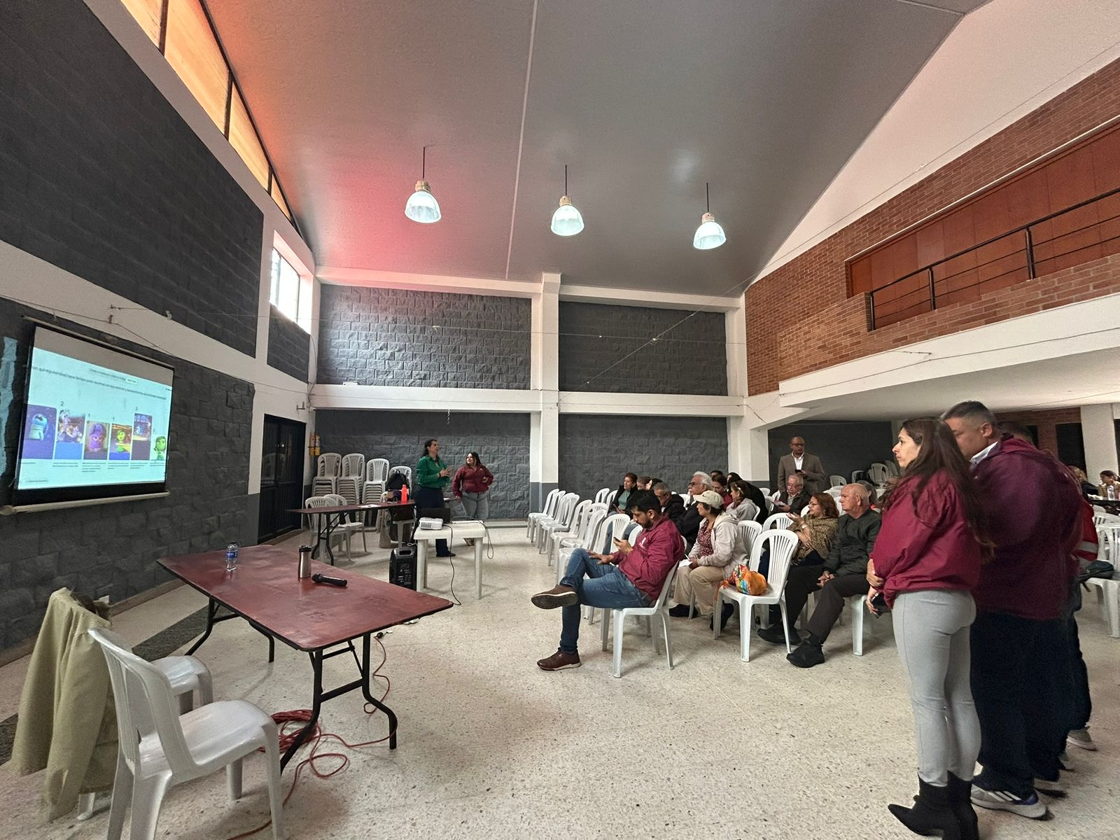 Diálogo entre Distrito y comunidad del barrio La Estancia Bogotá