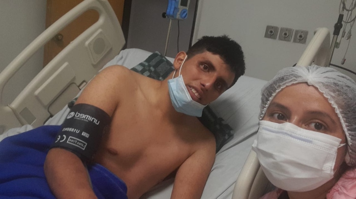 Daniel Ramírez, durante su recuperación en el Hospital de Kennedy