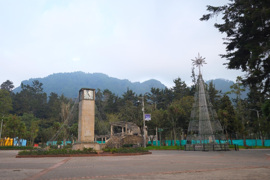 Fotografía del parque nacional restaurado y decorado para la navidad 2024