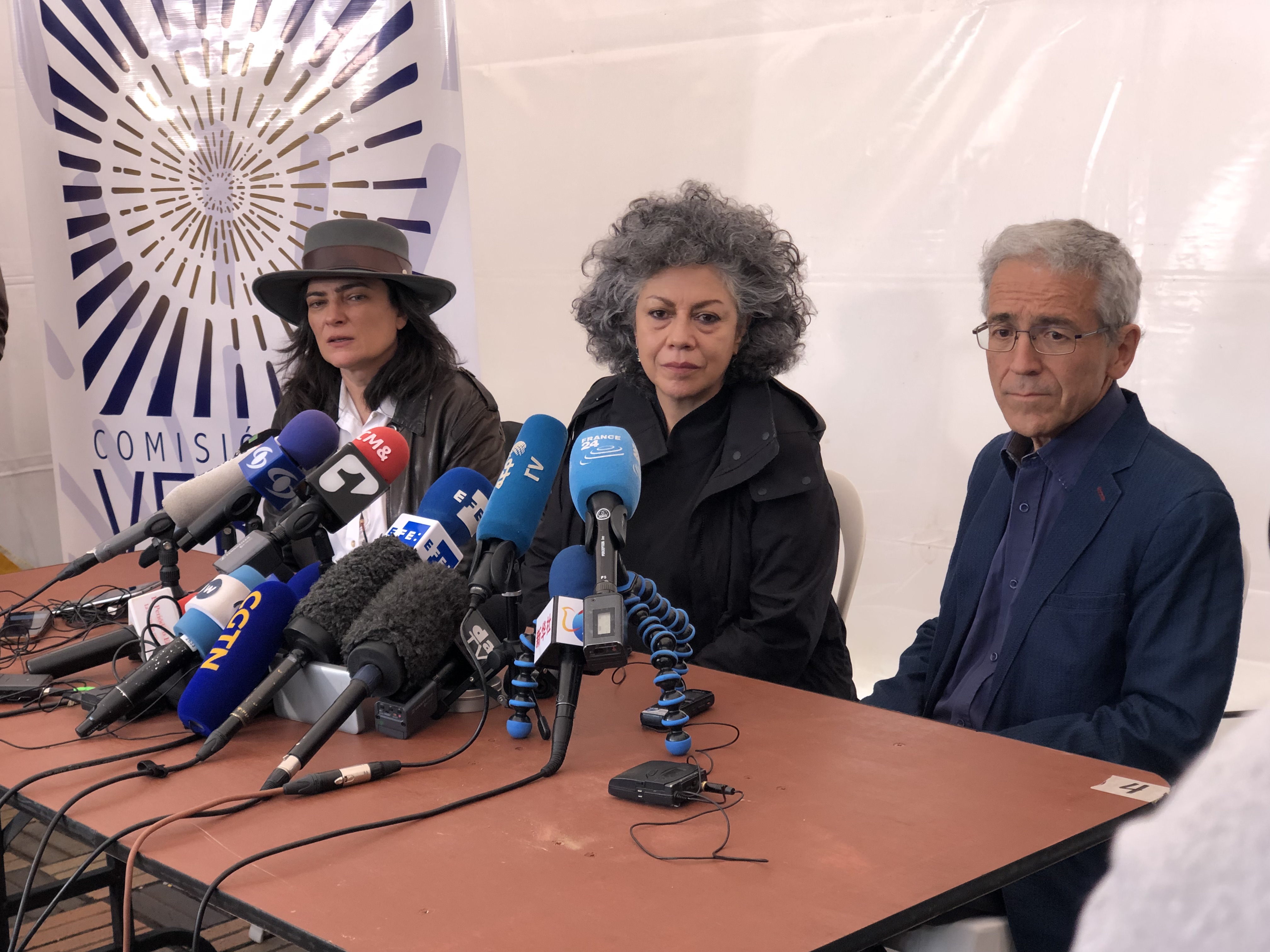 Doris Salcedo en rueda de prensa en Plaza de Bolívar