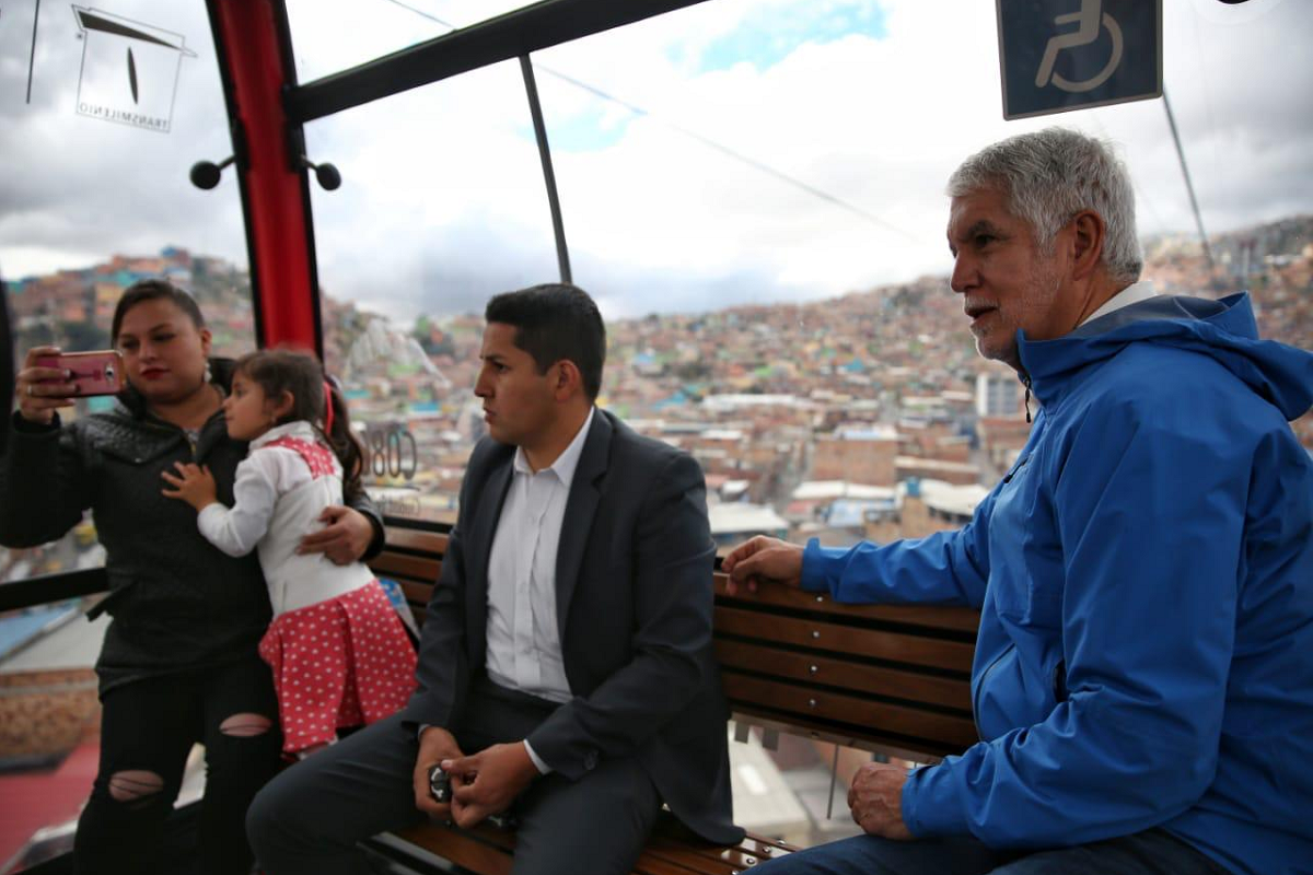 Alcalde Enrique Peñalosa entregando el TransMiCable en Ciudad Bolívar