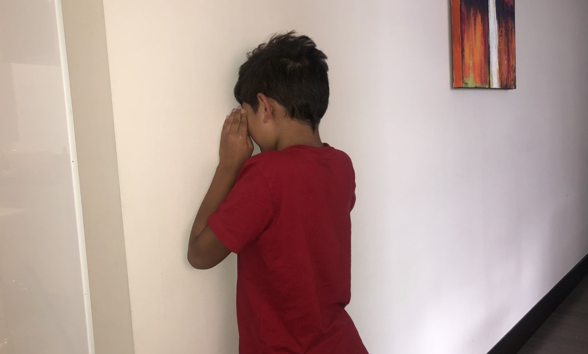 jugando escondite mientras pasamos la cuarentena 