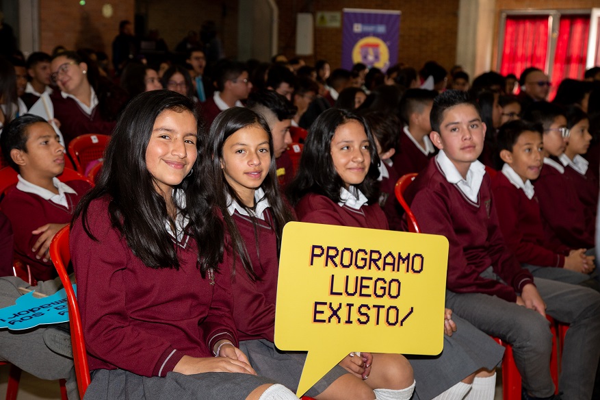 Estudiantes se capacitan en lenguaje de programación - Foto: Comunicaciones Secretaría de Educación