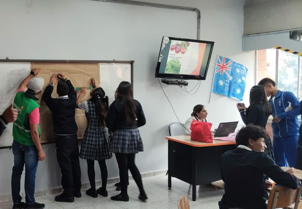 Estudiantes de colegio Marco Fidel Suárez en capacitación ambiental
