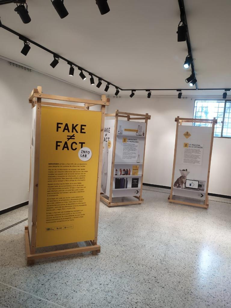 Fake vs Fact. Foto: Bibliored