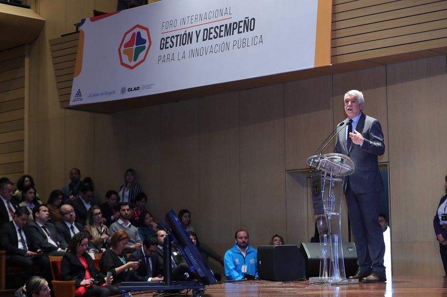 Firma pacto contra la corrupción con nuevas tecnologías - Foto: Comunicaciones Alcaldía / Diego Bauman