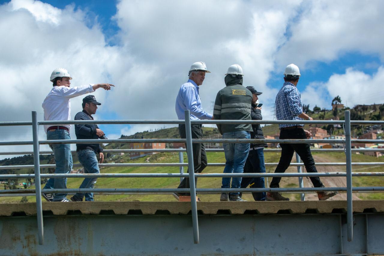El alcalde Enrique Peñalosa estuvo en varios puntos de obras claves en la localidad de Ciudad Bolívar - FOTO: Consejería de Comunicaciones
