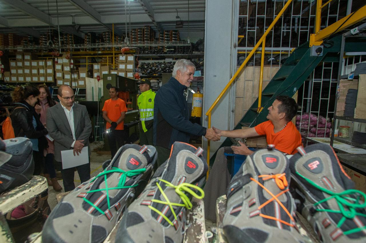Alcalde Peñalosa con empresarios del Restrepo