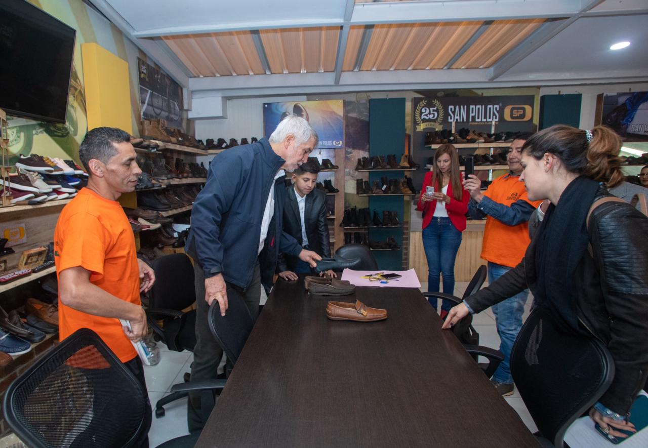 Alcalde Peñalosa con empresarios del Restrepo
