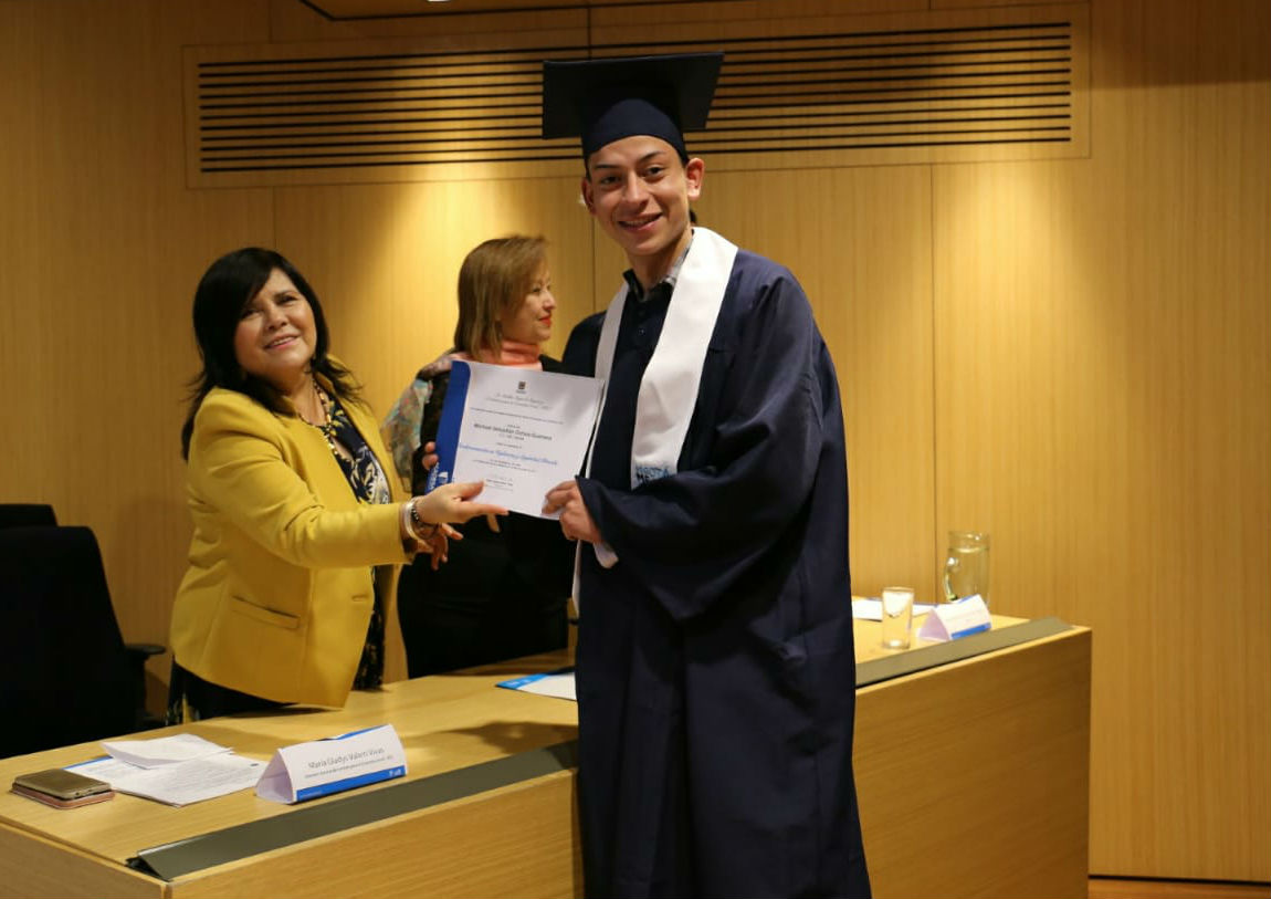 Graduación vendedor informal - Foto: IPES