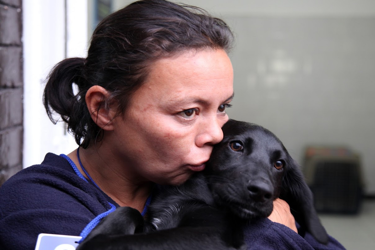 Ahora, Sara y su compañera 'negrita' pueden dormir juntas en este hogar de paso