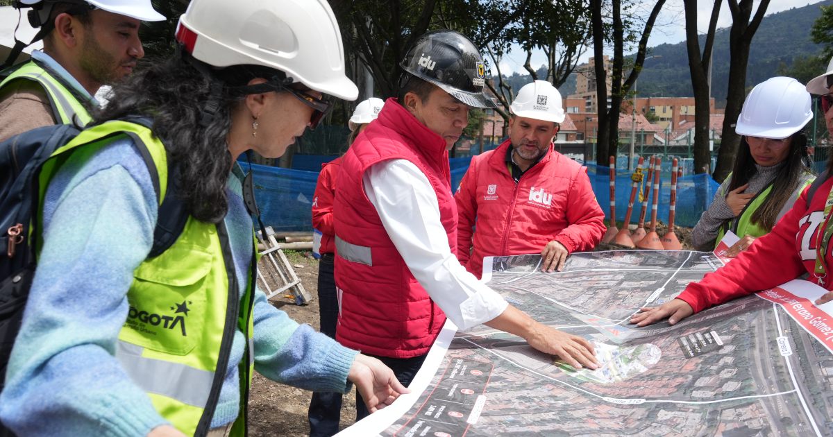 Construcción del puente peatonal calle 112 con av Novena Bogotá