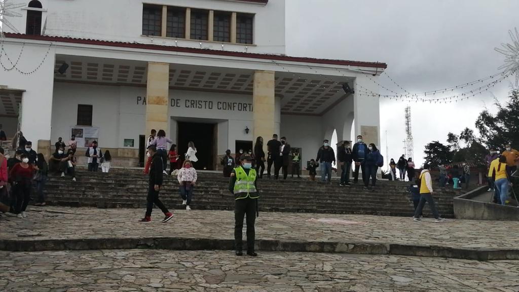 Gran cantidad de fieles quieren asistir a las misas en el Cerro de Monserrate- FOTO: Prensa Idiger
