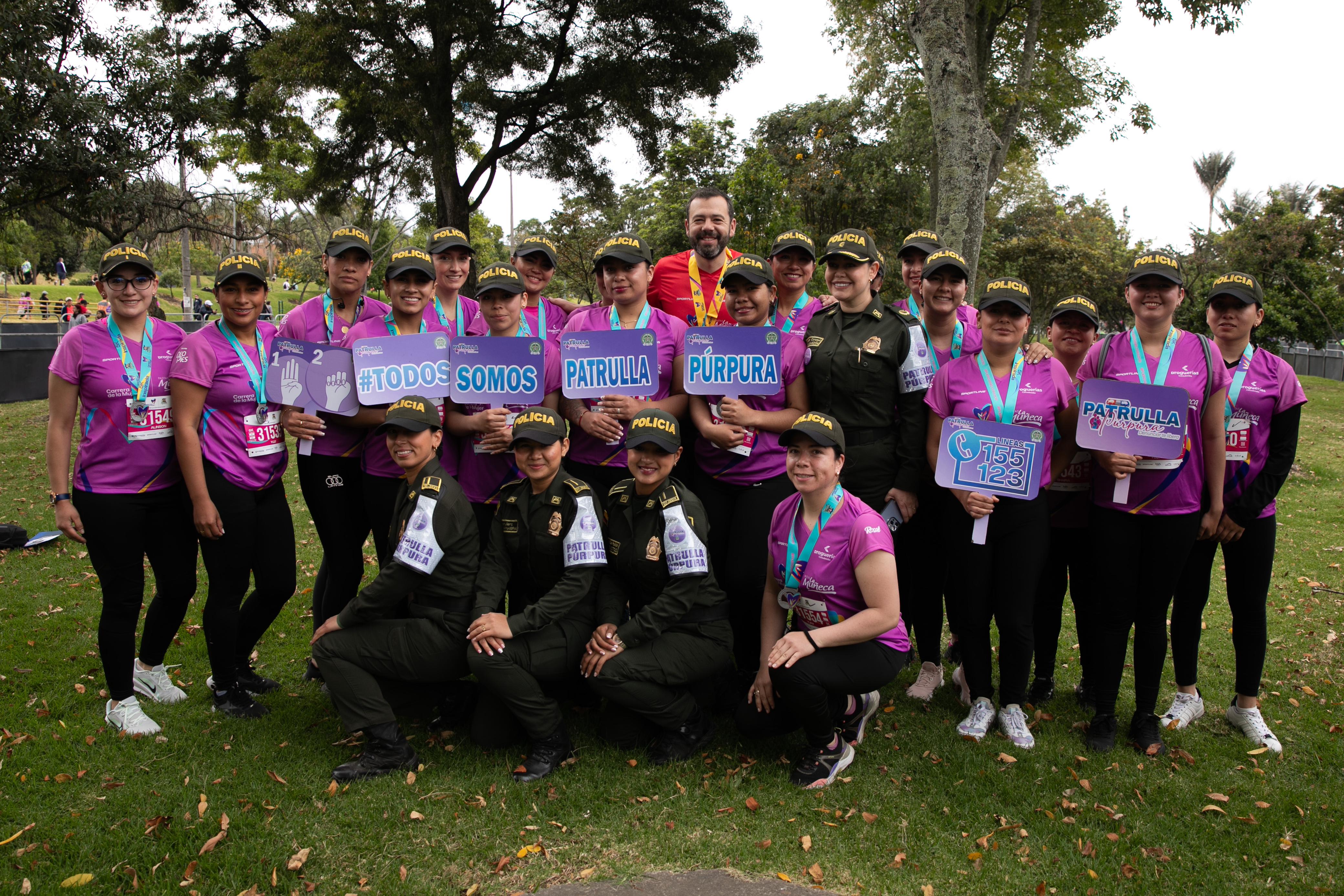 Reconocimiento a las patrulleras en la Carrera de la Mujer