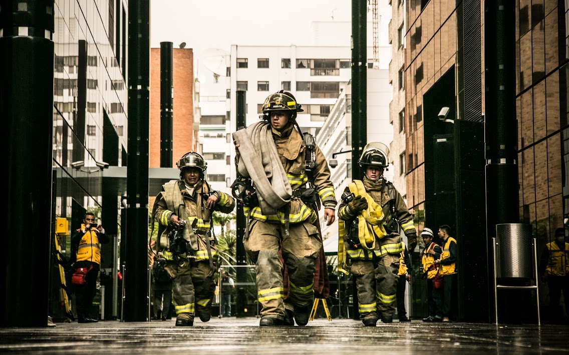 Los bomberos de Bogotá han participado en muchas emergencias importantes que se han presentado en Bogotá - FOTO: Prensa Cuerpo Oficial de Bomberos