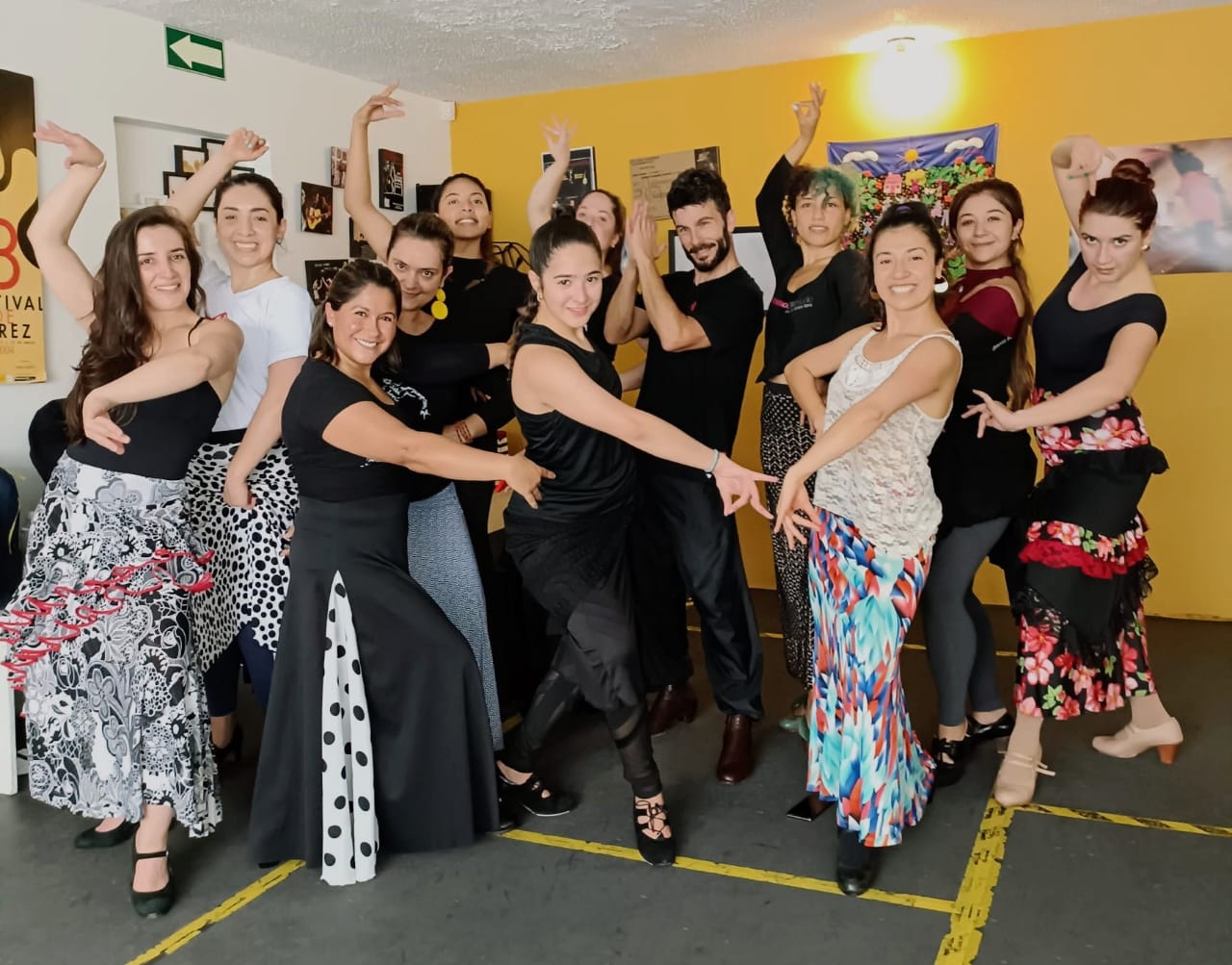 Juan Manuel Zurano con grupo en clase de Flamenco