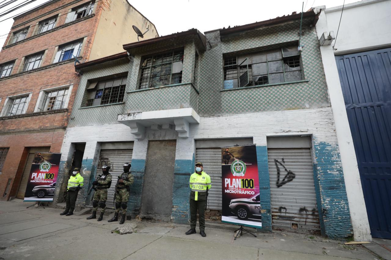 Momento en que es demolido el predio denominado La Fortaleza en el barrio Santa Fe- FOTO: Prensa Secretaría de Seguridad