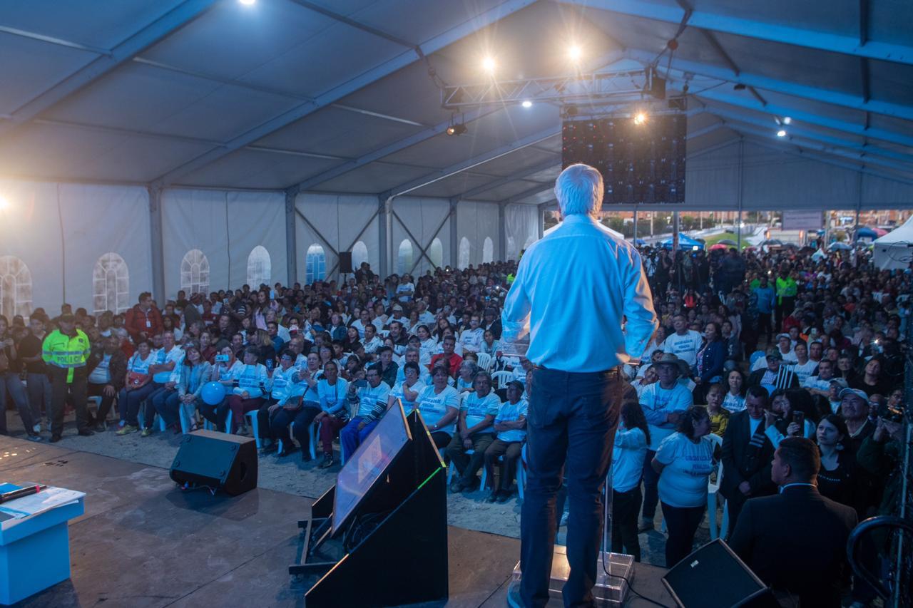 Con Unir II ya son 65 los barrios legalizados en Bogotá por parte de la Alcaldía de Enrique Peñalosa - FOTO: Consejería de Comunicaciones