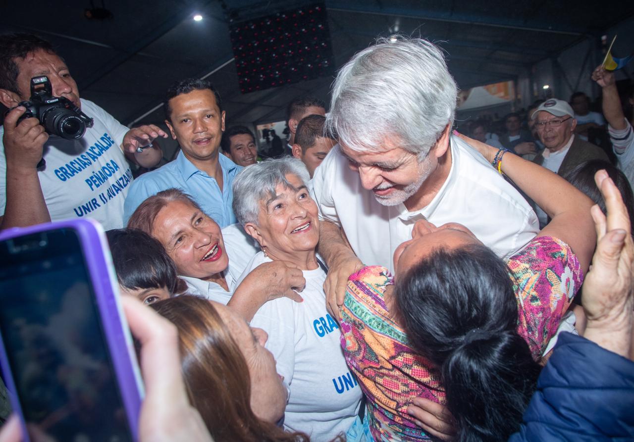 Con Unir II ya son 65 los barrios legalizados en Bogotá por parte de la Alcaldía de Enrique Peñalosa - FOTO: Consejería de Comunicaciones
