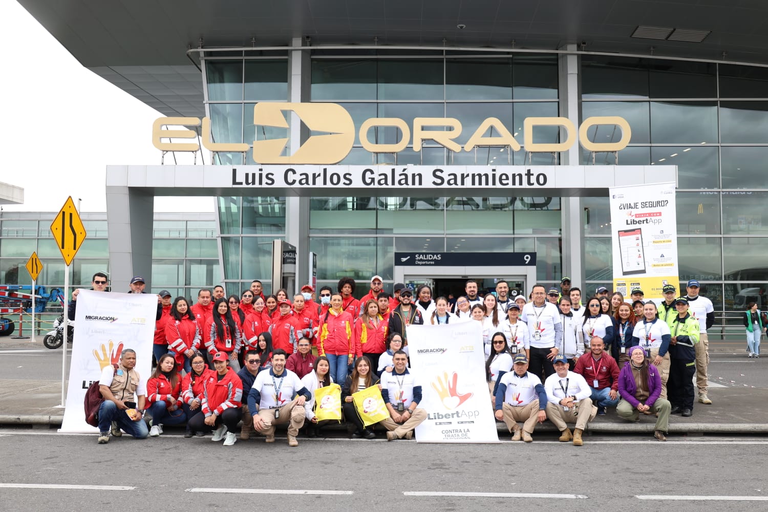 RedActiva conmemora el Día de la Lucha contra la Trata de Personas con una megatoma en el Aeropuerto El Dorado, la Troncal Av. El Dorado y la Terminal Terrestre del Salitre.
