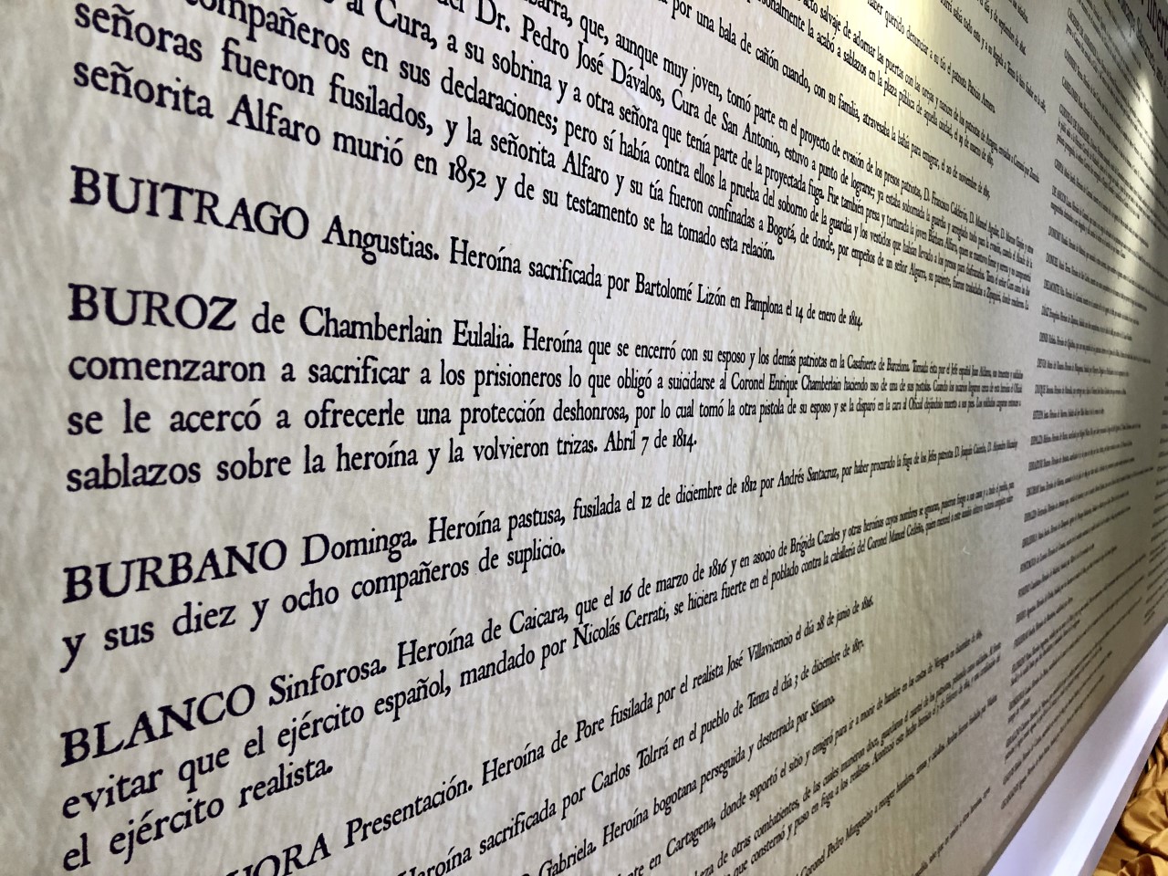 Imagen del mural con los nombres de las mujeres
