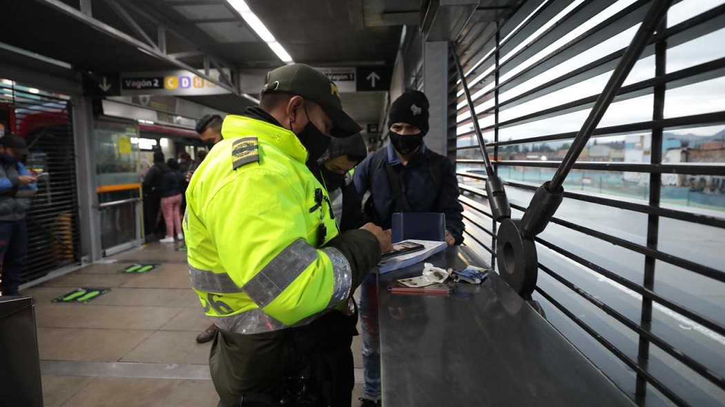 Las autoridades presentaron el plan de fortalecimiento en el transporte público donde se realizarán controles por parte de la policía - FOTO: Prensa Consejería de Seguridad