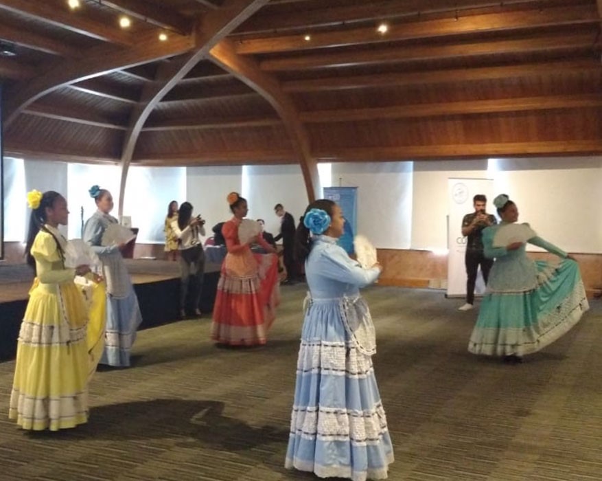 Grupo de danza de ORFA ejecutando una polka - Foto: ORFA.